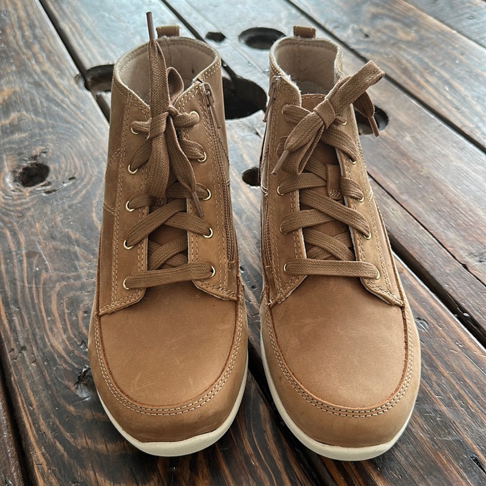 Vionic sz 8/39 high sneaker